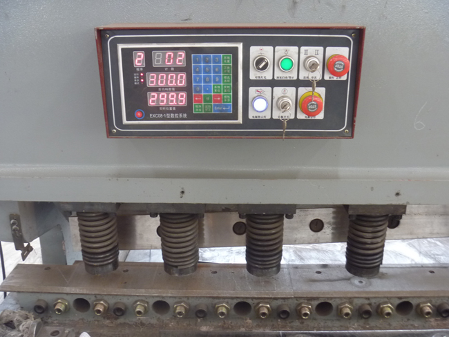 數(shù)控液壓剪板機(jī)