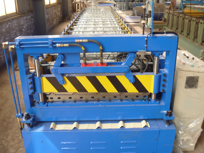 彩鋼瓦壓型機(jī)組